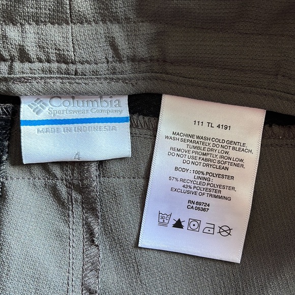 { Columbia } - Packable Shorts - Picture 3 of 3